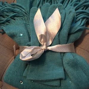 2-Piece Scarf & Gloves Set